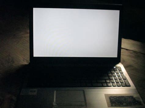 Layar Laptop Hidup Namun Blank Putih? Ini Solusinya